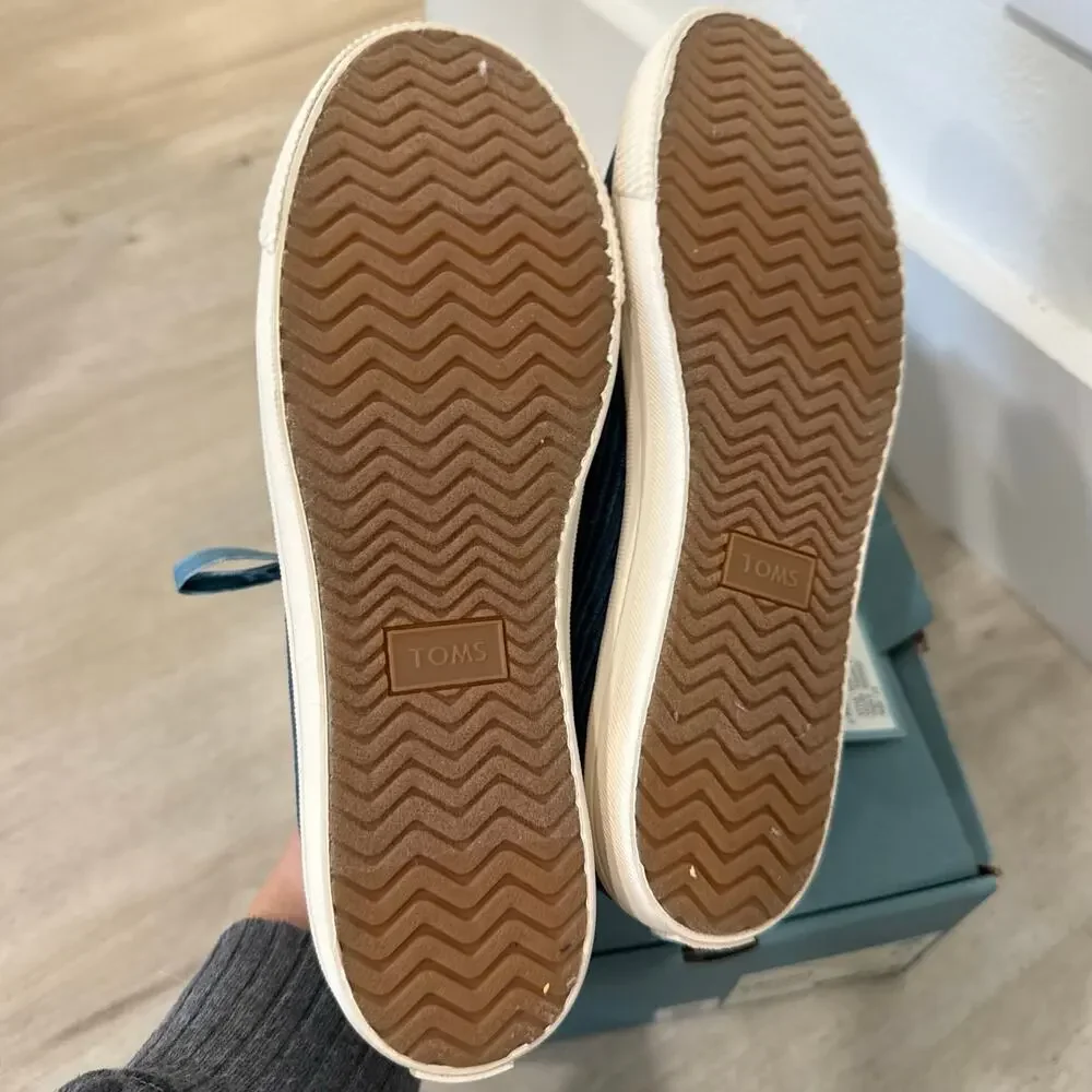 NWT TOMS Carmel Atlantic Corduroy Velvet Lace Up Blue Comfort Sneaker Size 7.5